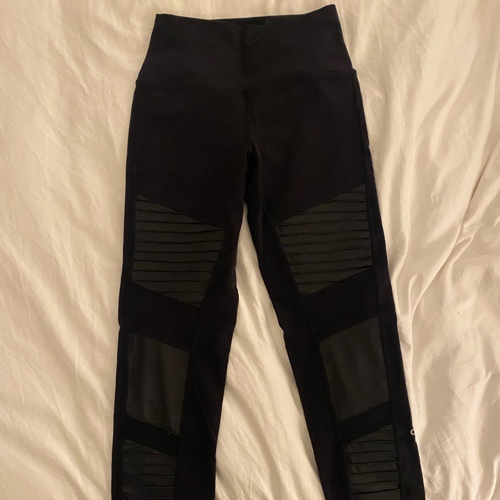 Alo Ribbed Leggings